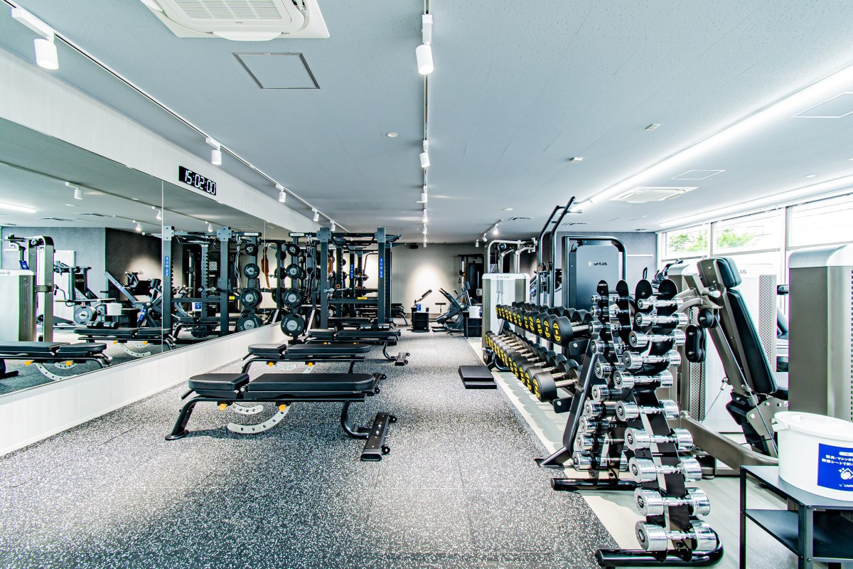 LifeFit 姫路御立中店の館内